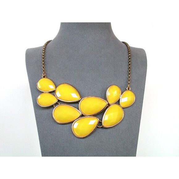 Yellow Teardrop Stone Necklace With Gold Tone Chain & Clasp - Picture 2 of 6